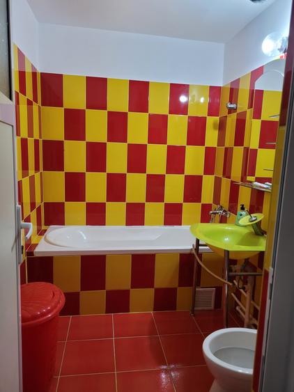 Apartament cu 3 camere decomandat în CET