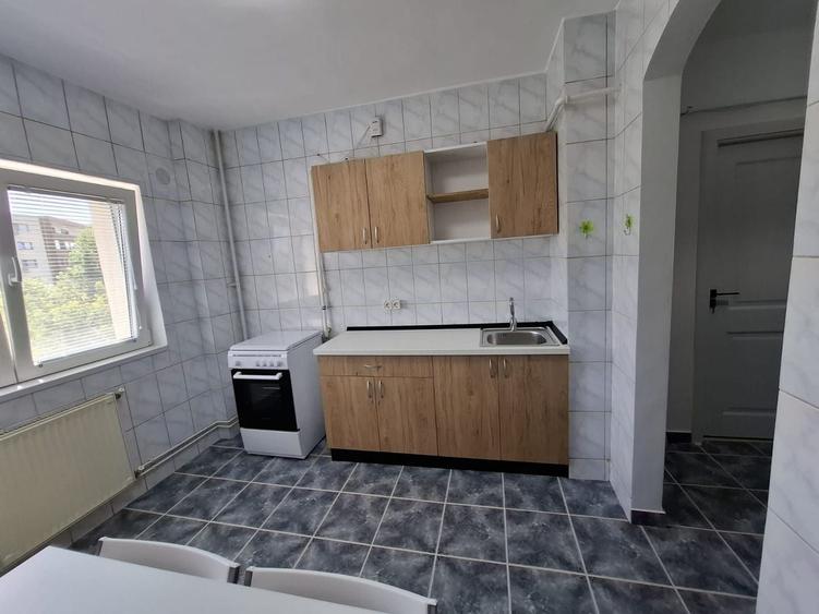 Apartament cu 2 camere semidecomandat, mobilat în P-ța Reșița