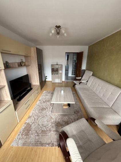 Apartament cu 3 camere decomandat, mobilat în Tudor