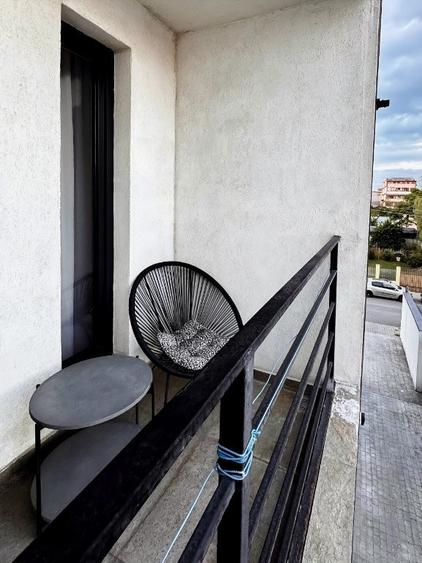 Apartament cu 2 camere semidecomandat, mobilat în Păcii