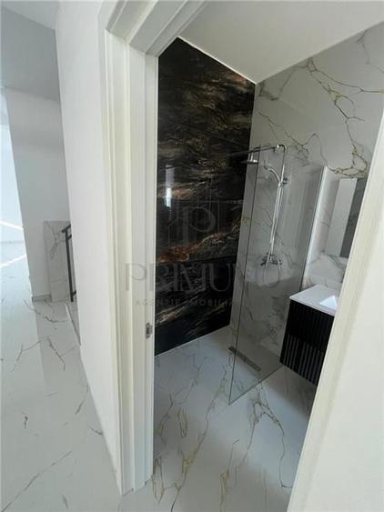 Duplex cu 5 camere cu Canalizare în Dumbrăvița