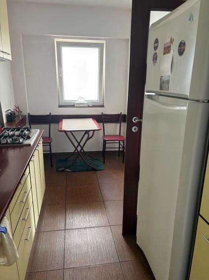 Apartament cu 3 camere decomandat în Valea Ialomiței