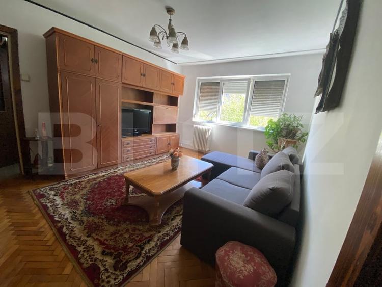 Apartament cu 3 camere semidecomandat, mobilat în Dacia