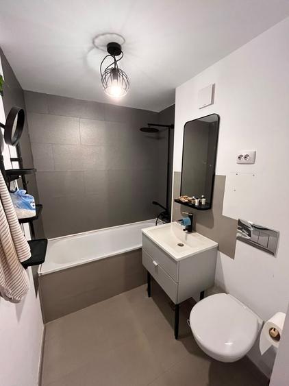 Apartament cu 3 camere semidecomandat, mobilat în Victoriei