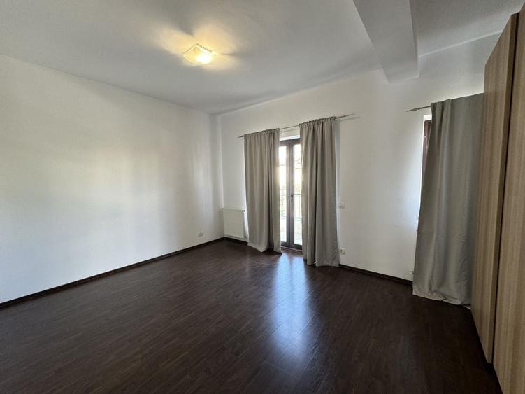 Duplex cu 6 camere cu Canalizare în Pipera