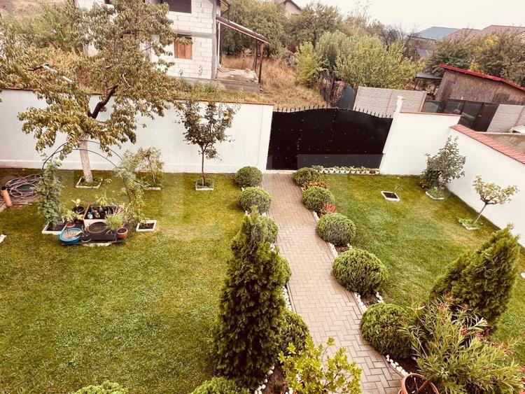 Casă individuală cu 4 camere cu Canalizare în Malu Mare