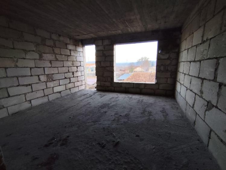Casă individuală cu 11 camere cu Canalizare în Bărăbanț