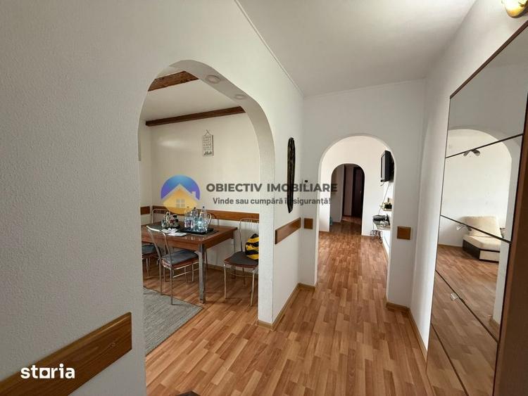 Apartament cu 3 camere semidecomandat în Central