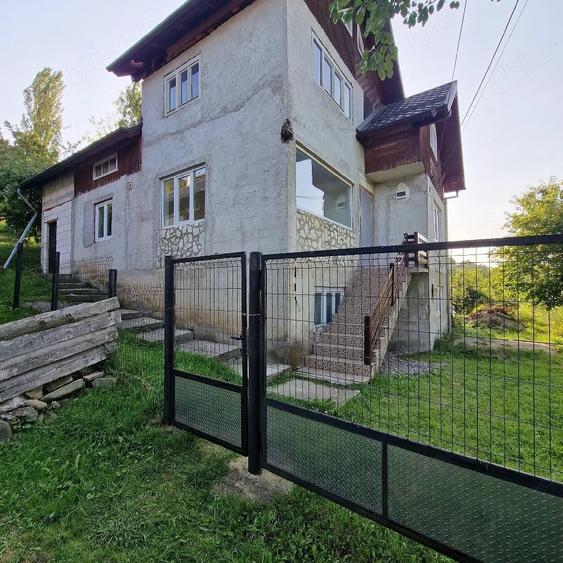 Casă cu Teren 7 Mp în Central
