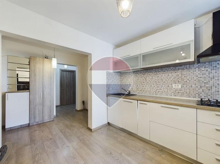 Apartament cu 3 camere decomandat, mobilat în Vitan