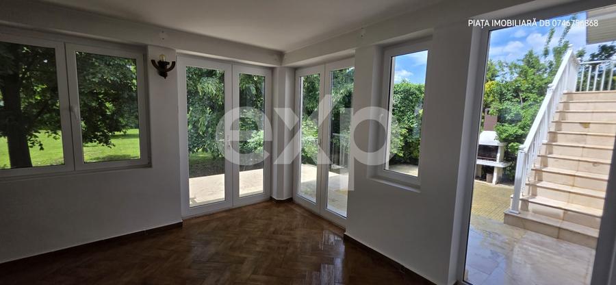 Casă individuală cu 10 camere cu Canalizare în Micro 6