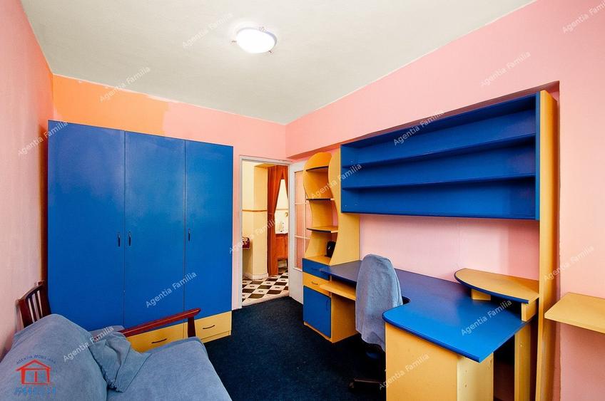 Apartament cu 3 camere decomandat, mobilat în
