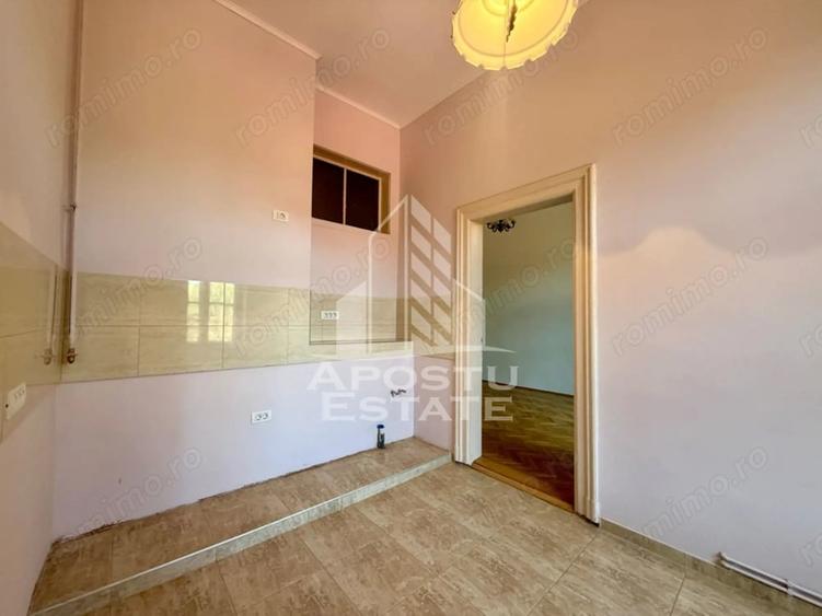 Apartament cu 5 camere decomandat în Sinaia