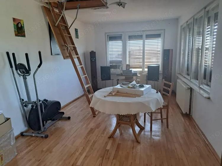 Casă cu 8 camere cu Teren 330 Mp în Central
