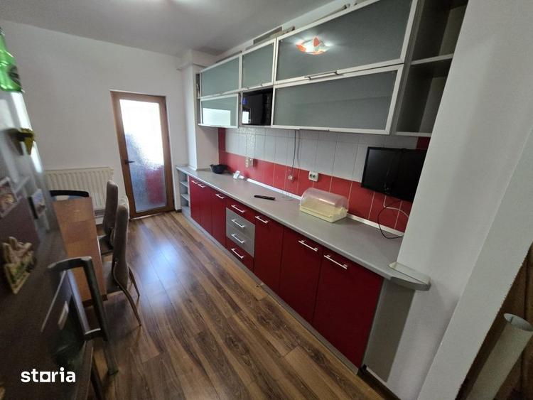 Apartament cu 3 camere decomandat în Trivale