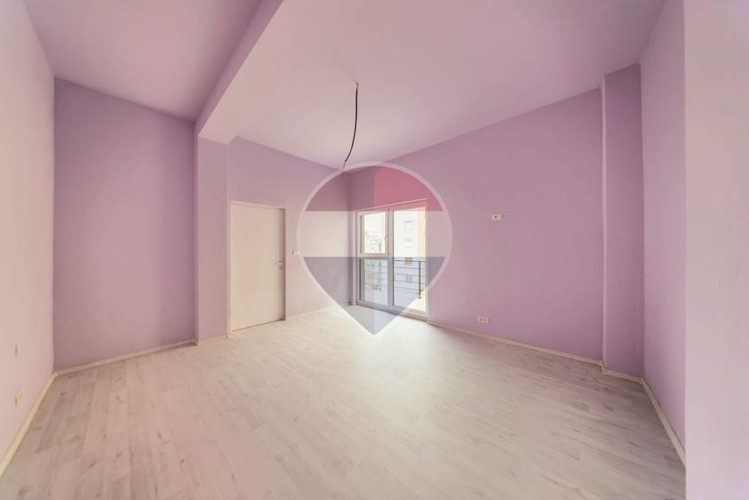 Apartament cu 2 camere semidecomandat în Intim