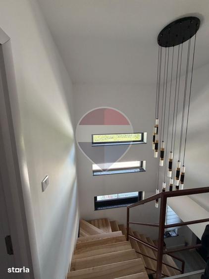 Casă cu 4 camere cu Teren 1200 Mp în Brestei