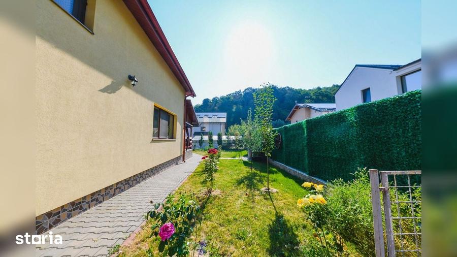 Casă cu 7 camere cu Teren 700 Mp în Florești