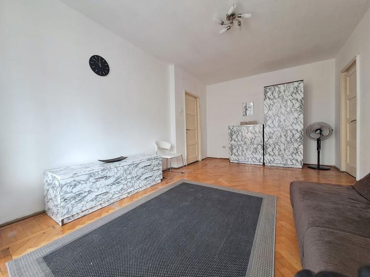 Apartament cu 2 camere semidecomandat în P-ța Romană