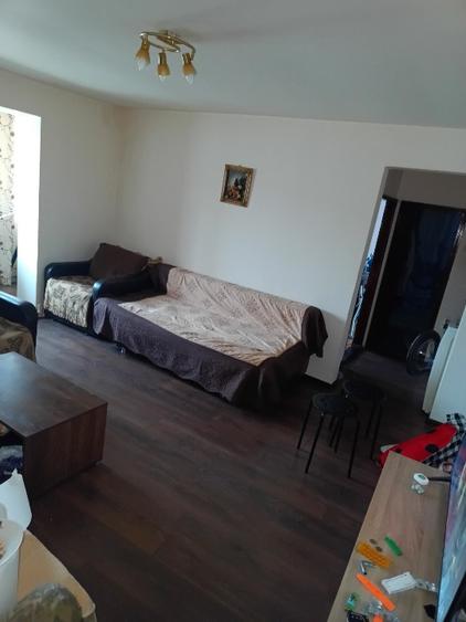 Apartament cu 2 camere semidecomandat în Broșteni