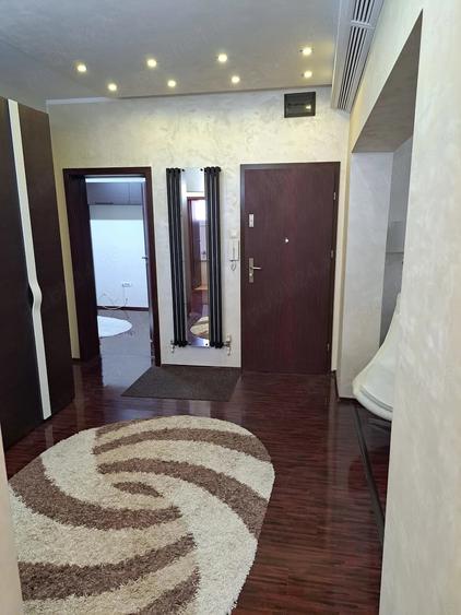 Apartament cu 4 camere decomandat în Cetate