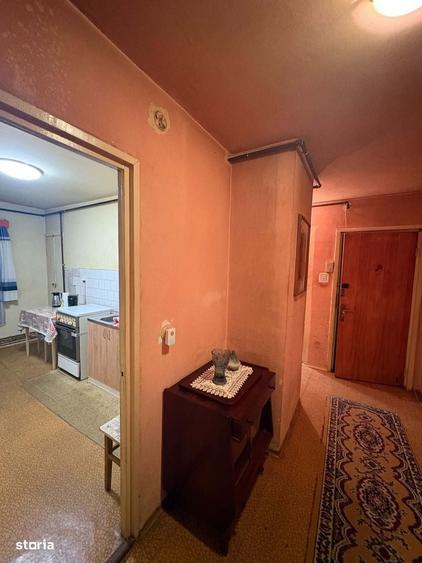 Apartament cu 3 camere în Tractorul