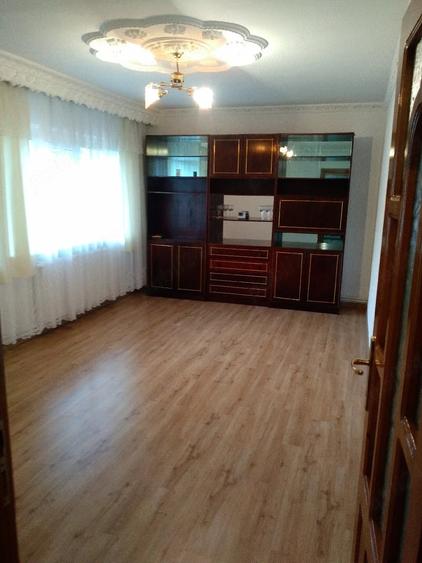 Apartament cu 3 camere decomandat în Burdujeni