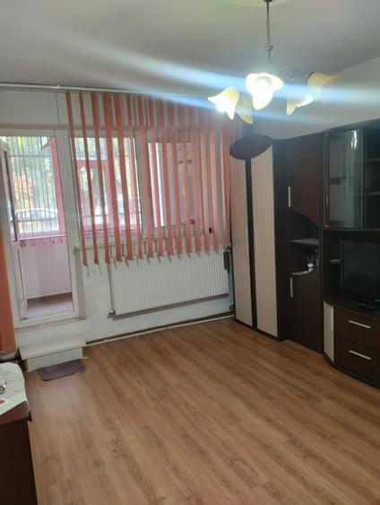 Apartament cu 2 camere decomandat în CET