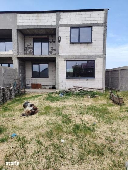 Casă cu 4 camere cu Teren 250 Mp în Cernele