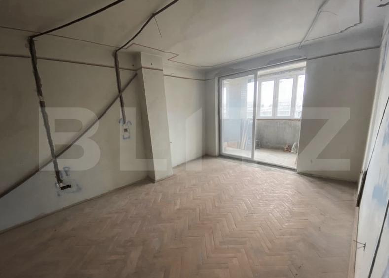 Apartament cu 3 camere semidecomandat în Cugir