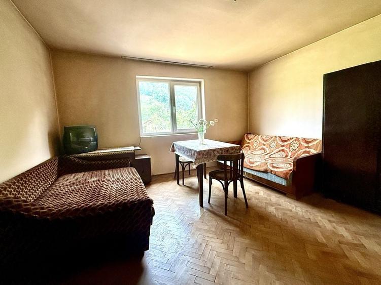 Casă cu 4 camere decomandat în Central