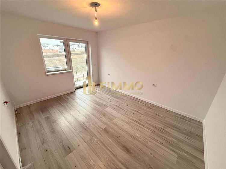 Duplex cu 4 camere cu Teren 260 Mp în Exterior Est