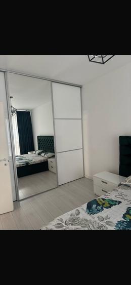 Apartament cu 2 camere semidecomandat, mobilat în Sisești