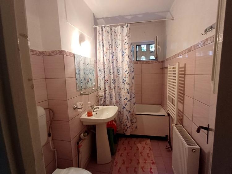 Apartament cu 3 camere semidecomandat, mobilat în Tătărași