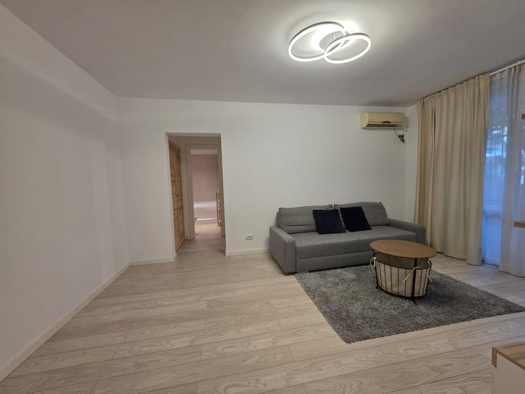 Apartament cu 3 camere semidecomandat în Balta Albă