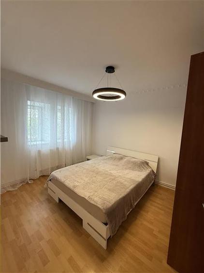 Apartament cu 3 camere decomandat în Gara