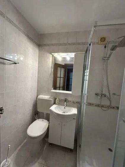 Apartament cu 3 camere decomandat în Drumul Taberei