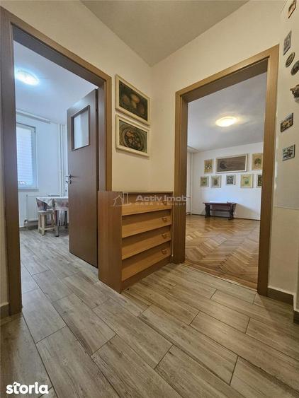 Apartament cu 3 camere decomandat în Tei
