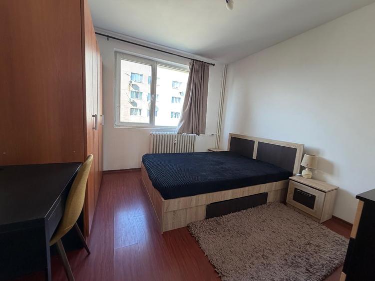 Apartament cu 3 camere decomandat în Dristor
