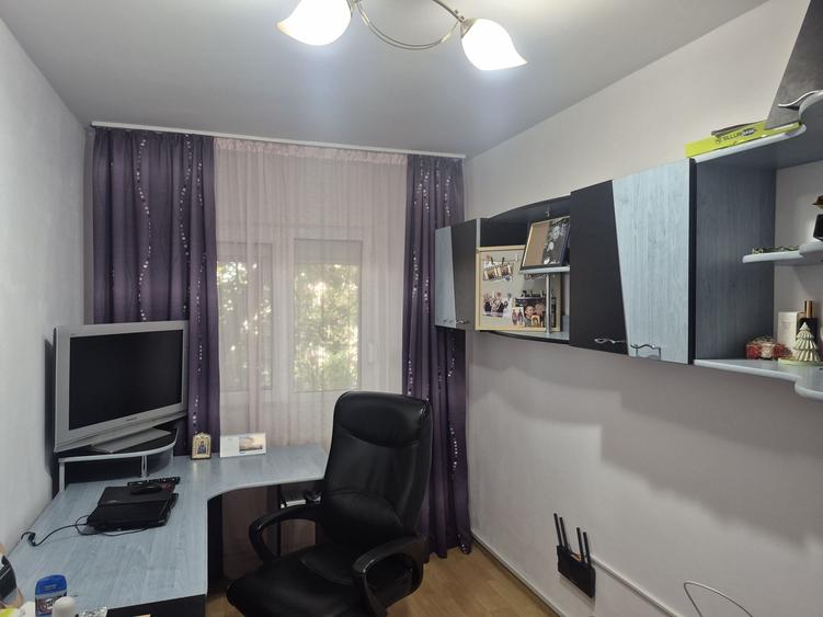 Apartament cu 3 camere decomandat în Florești