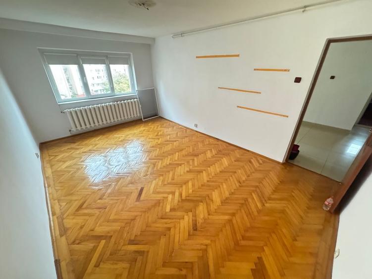 Apartament cu 2 camere decomandat, mobilat în Poarta 6