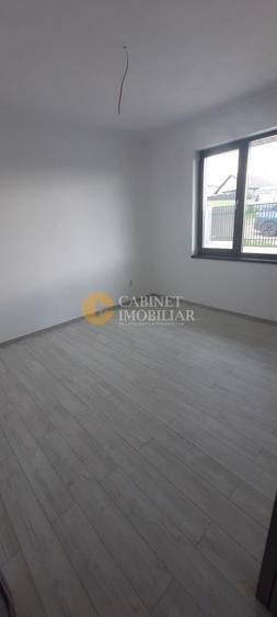 Casă individuală cu 4 camere cu Canalizare în Valea Adâncă