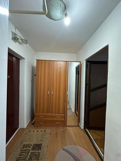 Apartament cu 2 camere decomandat în Podu Roș
