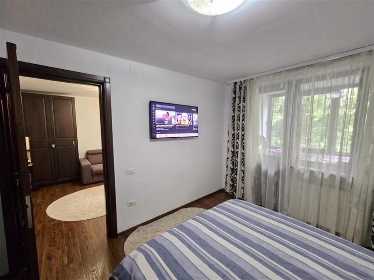 Apartament cu 3 camere semidecomandat, mobilat în Ultracentral