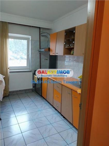Apartament cu 3 camere decomandat în Prundu