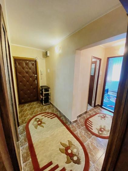 Apartament cu 3 camere decomandat în Exterior Vest