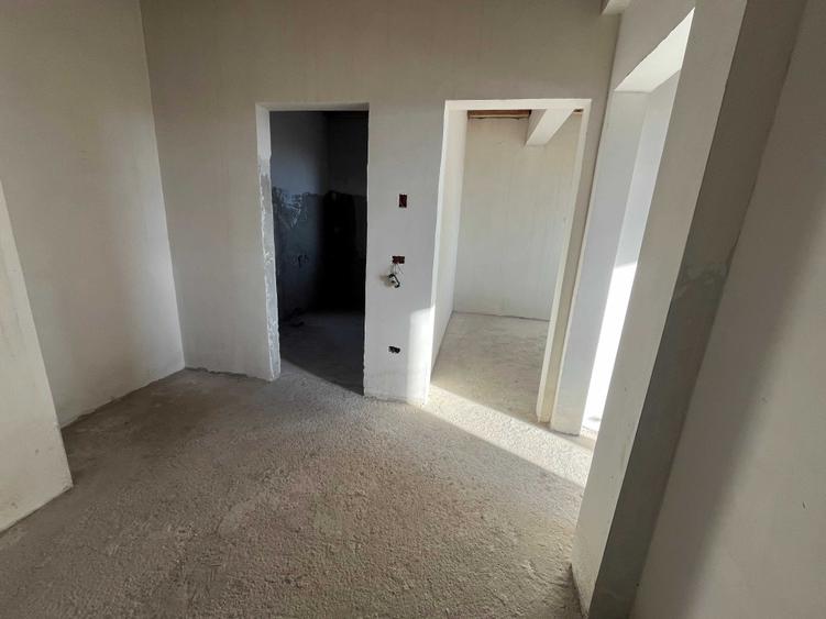Casă cu 2 camere cu Teren 250 Mp în Vânători