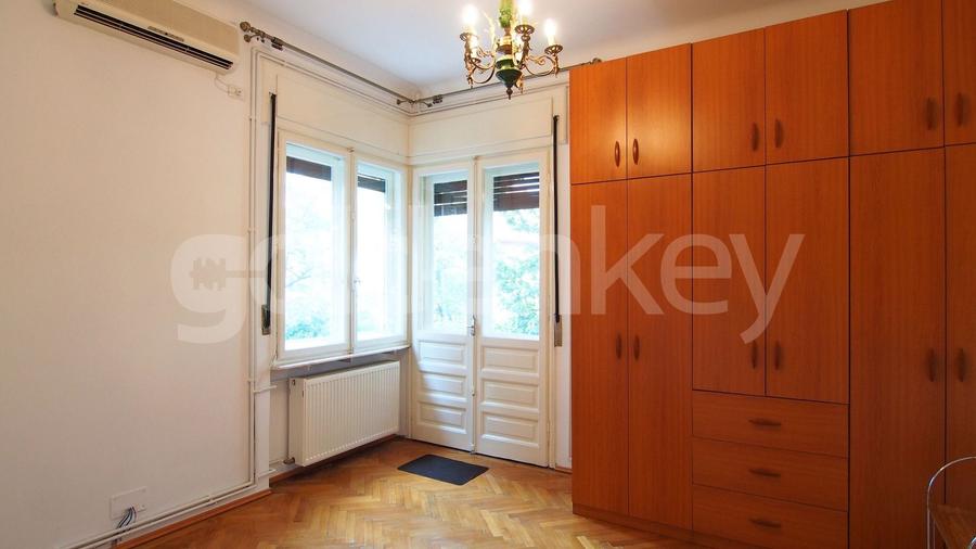Apartament cu 5 camere semidecomandat în Dorobanți