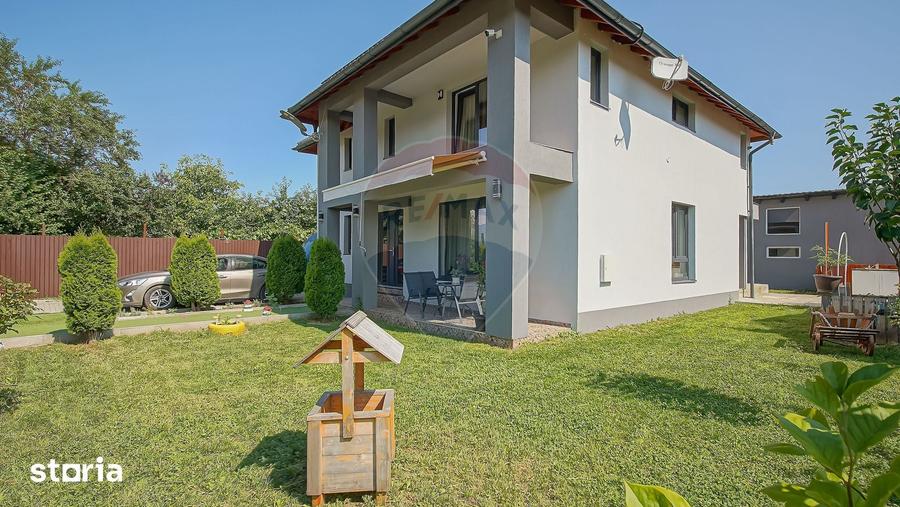 Casă cu 4 camere cu Teren 605 Mp în Florilor