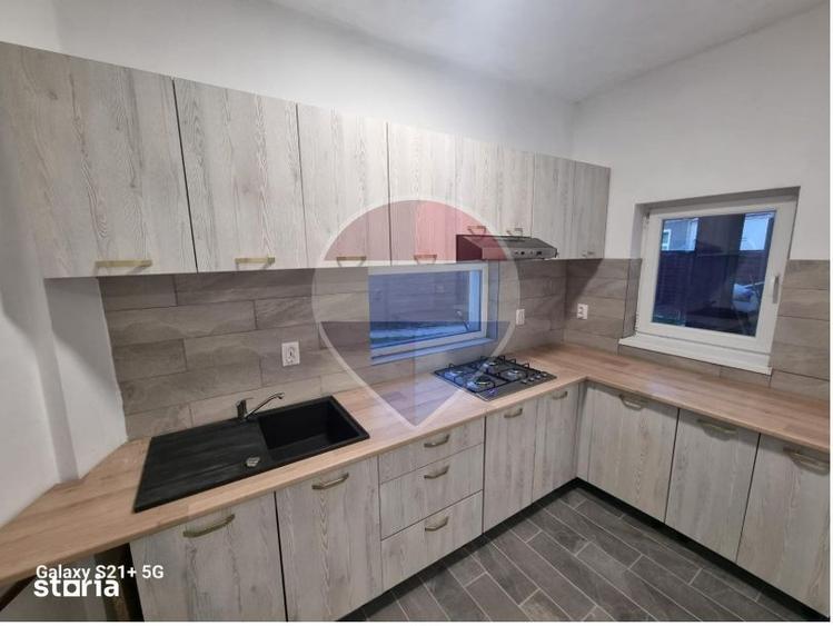 Casă cu 5 camere cu Teren 300 Mp în Central